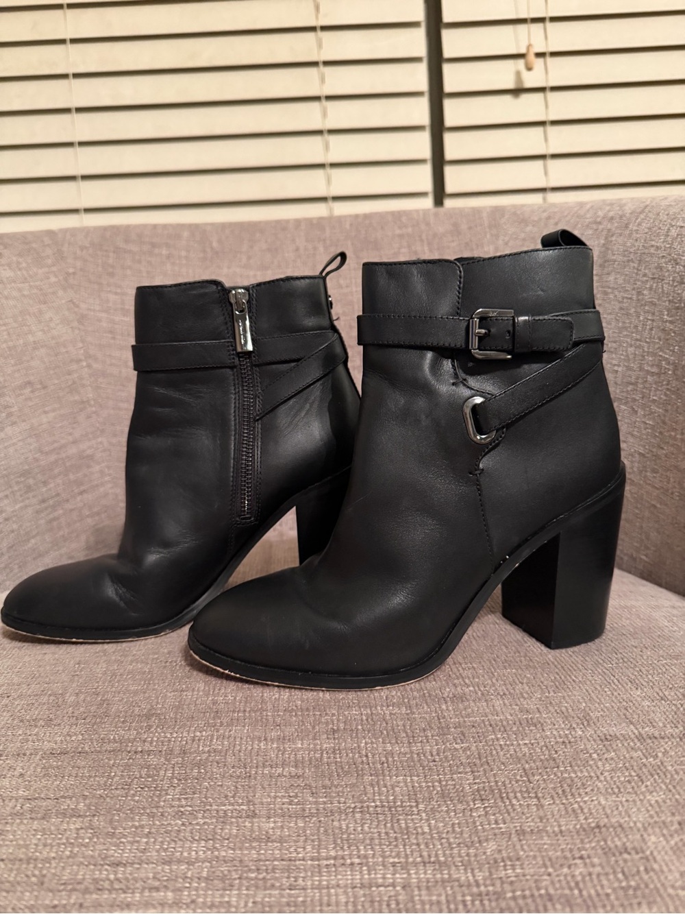 Michael Kors size 7.5 black ankle boots